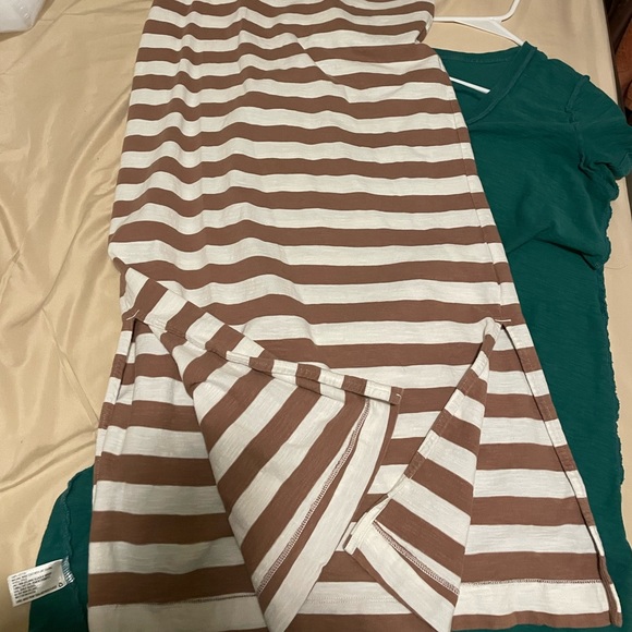 Old Navy t-shirt dress. Perfect for spring. Size small - Picture 2 of 2